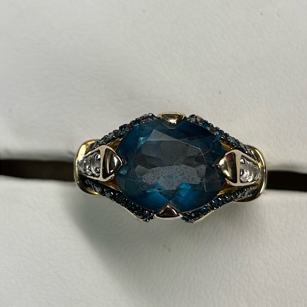 Vintage gold plated sterling silver ring blue stone. Statement piece, bold. 7
